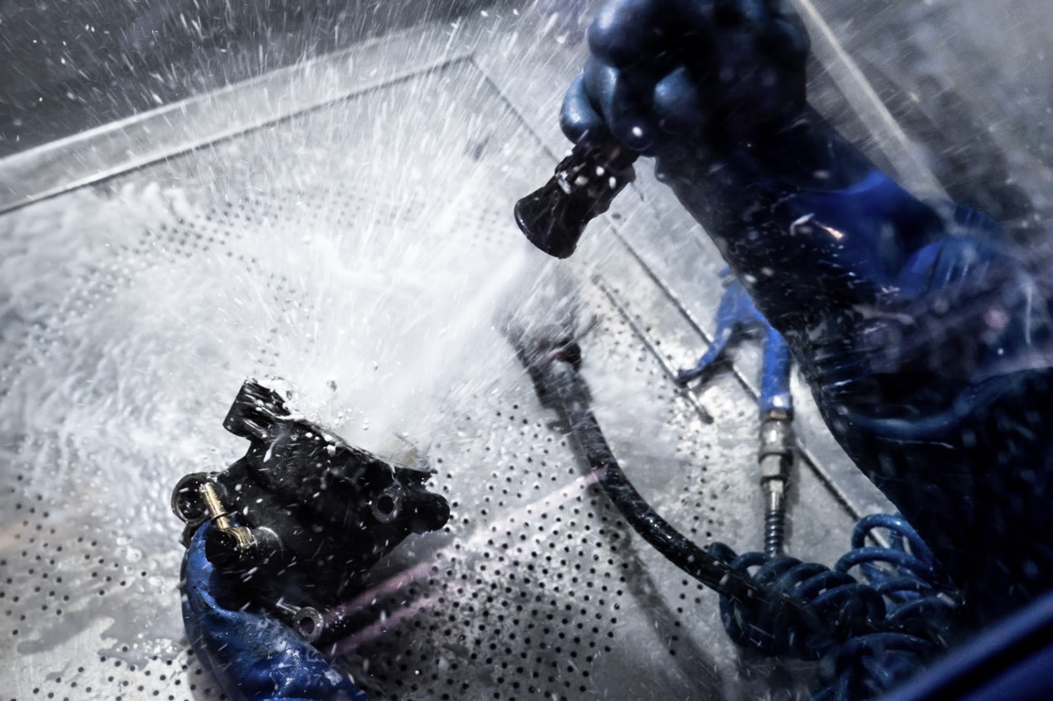 Metal washing machines how to break down oil mists